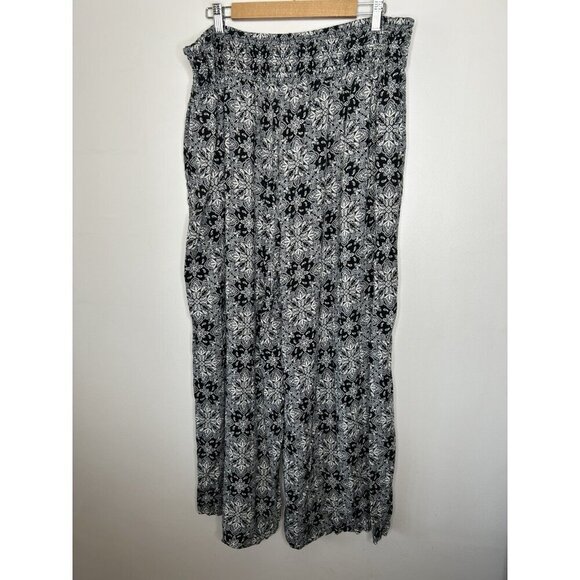 Torrid Womens Pants Floral Black White Challis Pull On Boho High Rise Size 3 - Picture 5 of 11